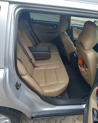 Volvo V70 cena 9950 przebieg: 390000, rok produkcji 2004 z Świdwin małe 106